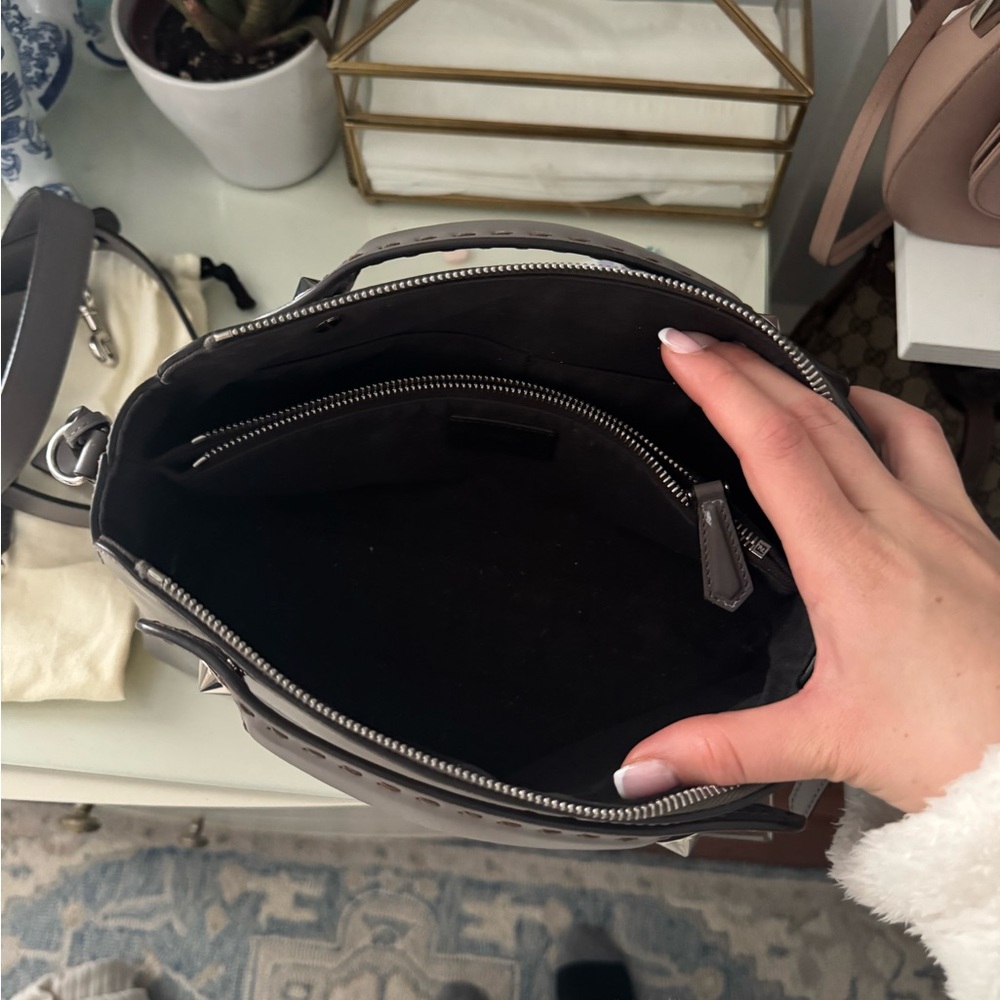 Elegant Gray Women's Handbag - Picture 6 of 9
